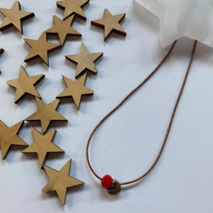 collar-cuero-piedra-roja-y-luna